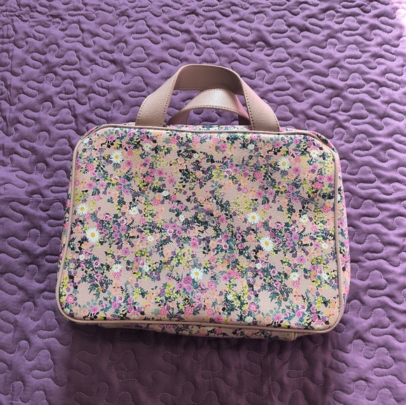 Betsey Johnson Large Weekender Cosmetic Bag - Picture 5 of 7